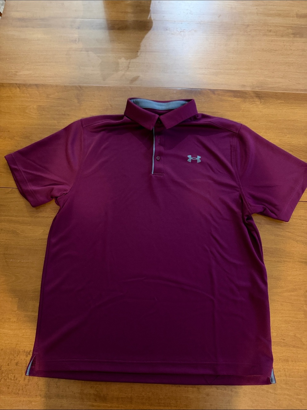 Under Armour Men's Polo in maroon Like New
